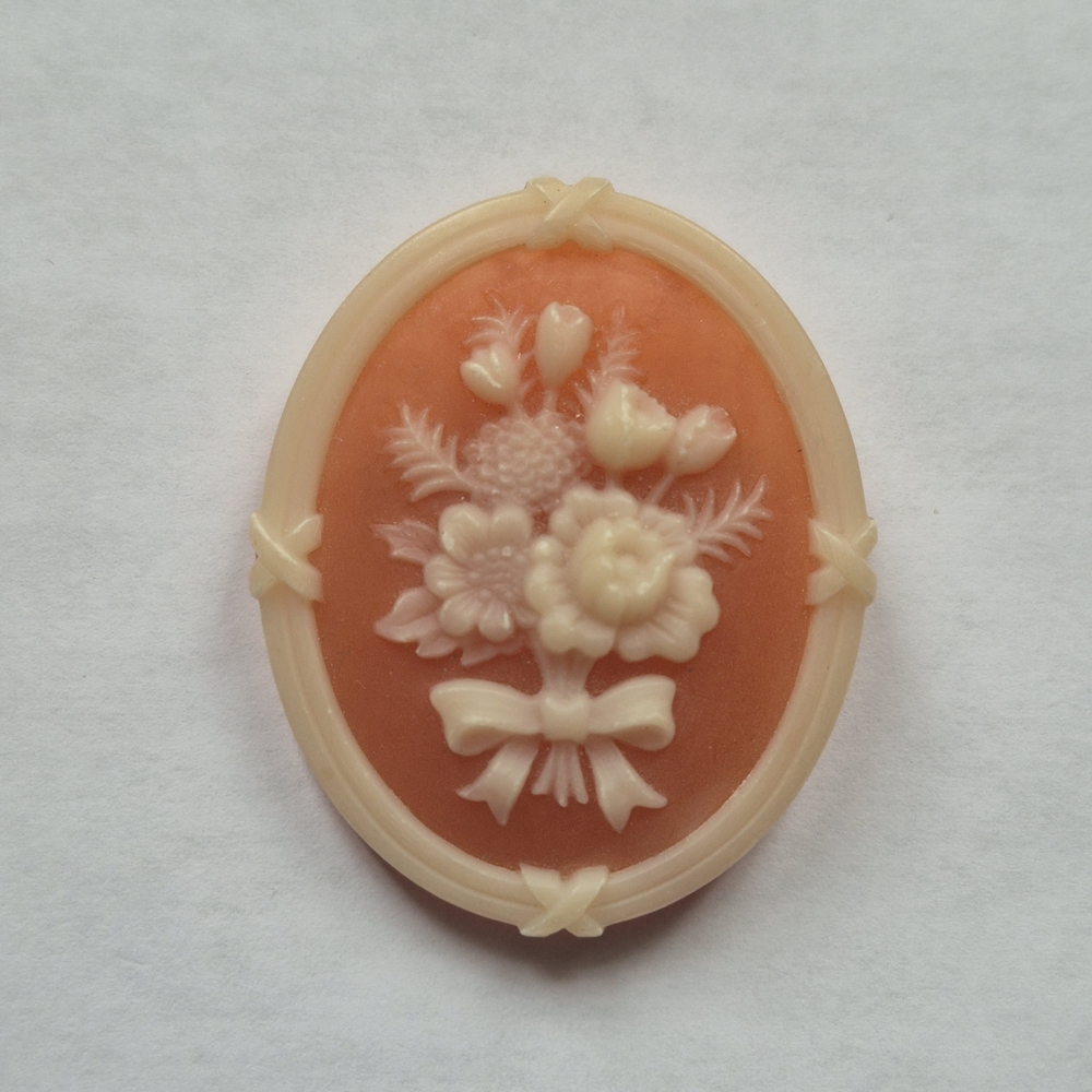 Vintage Avon floral bouquet resin cameo brooch